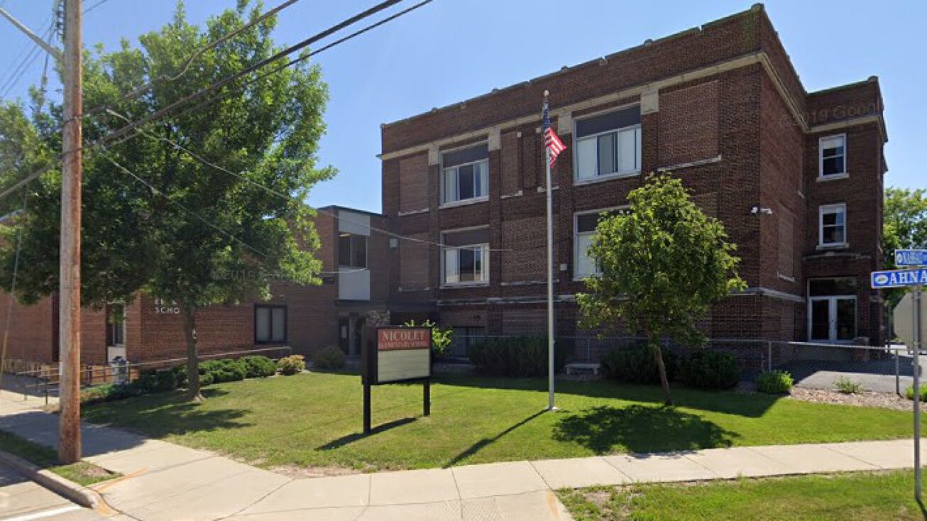 449 Ahnaip St, Menasha, WI 54952