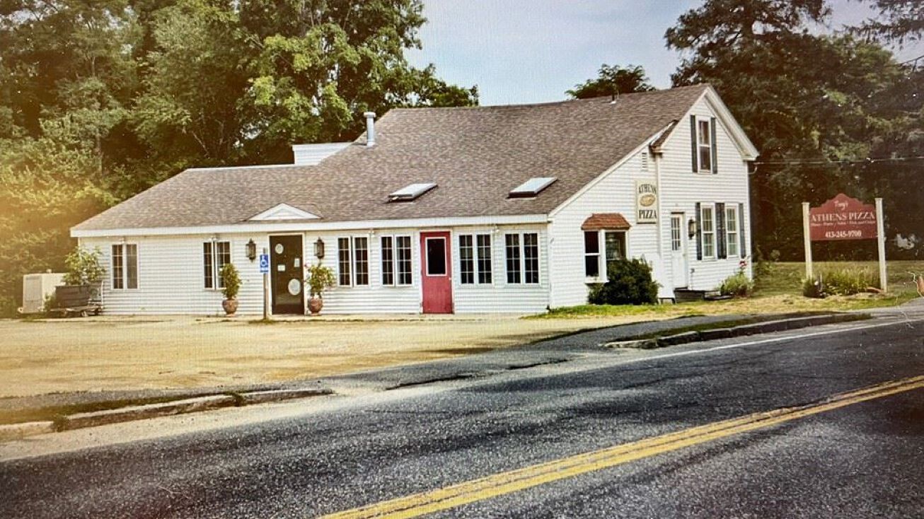 26 Sturbridge Rd, Brimfield, MA 01010