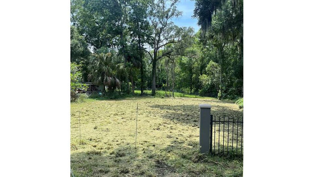 Hubbard St, Leesburg, FL 34748