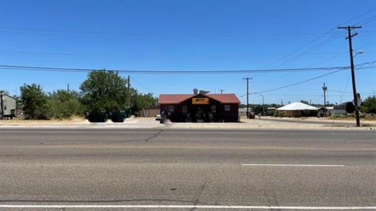 2002 US83, Zapata, TX 78076