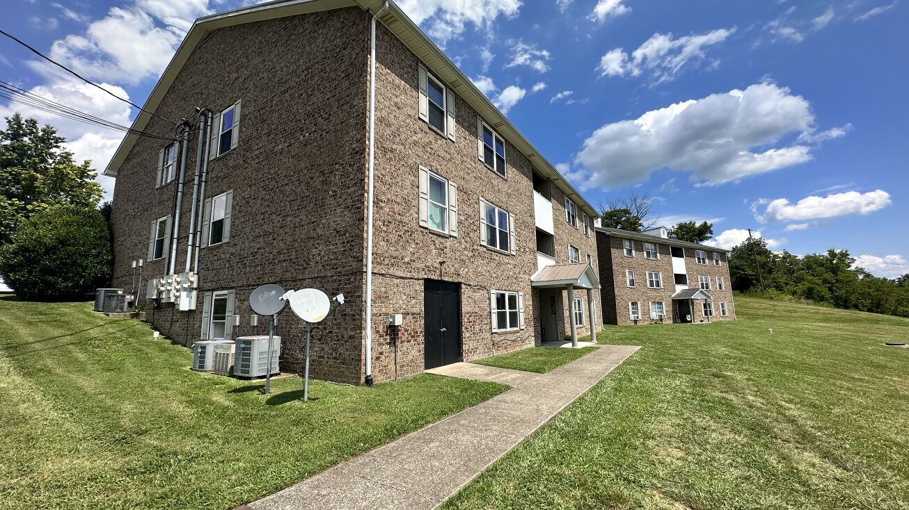 7950 W Andrew Johnson Hwy, Mosheim, TN 37818