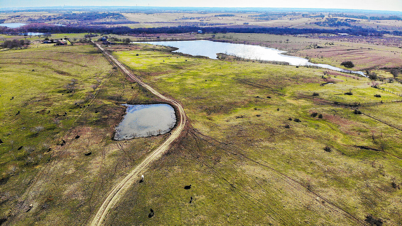 Co Rd 427, thrall, TX 76578