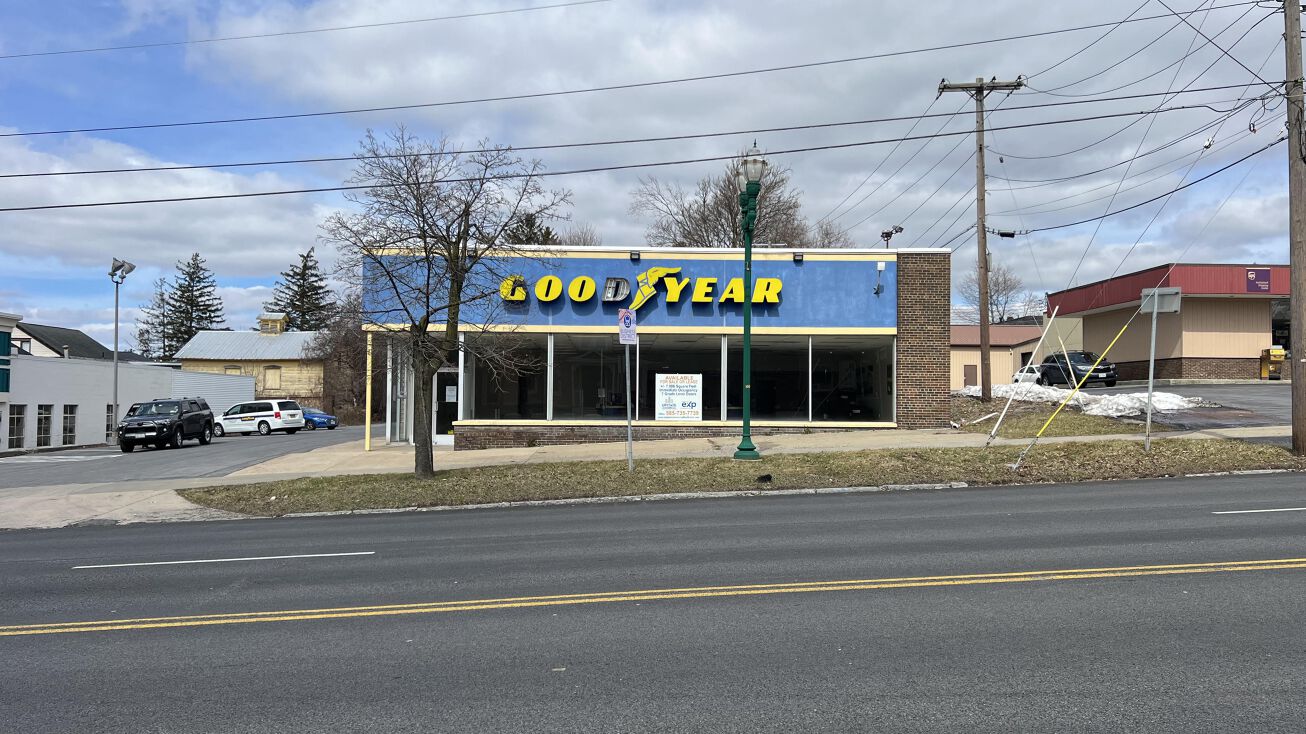 37 E Genesee St, Auburn, NY 13021