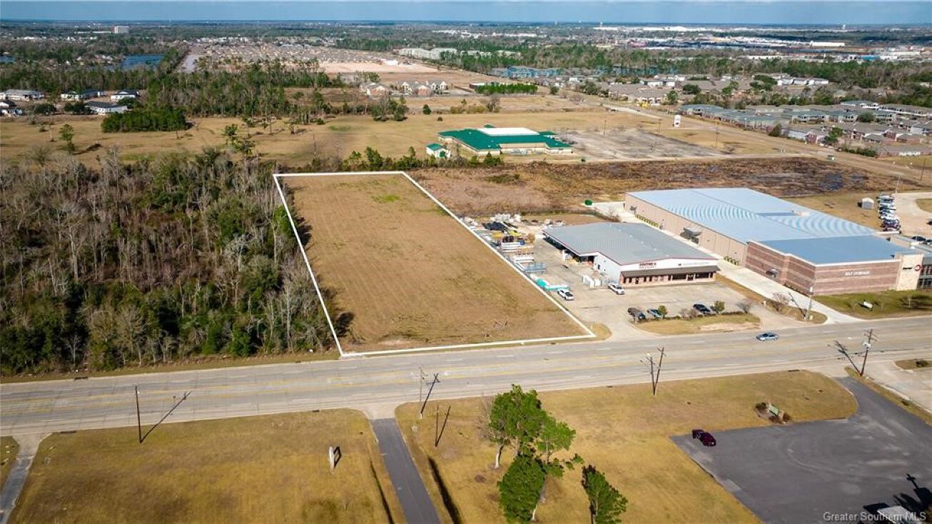 E McNeese St, Lake Charles, LA 70607