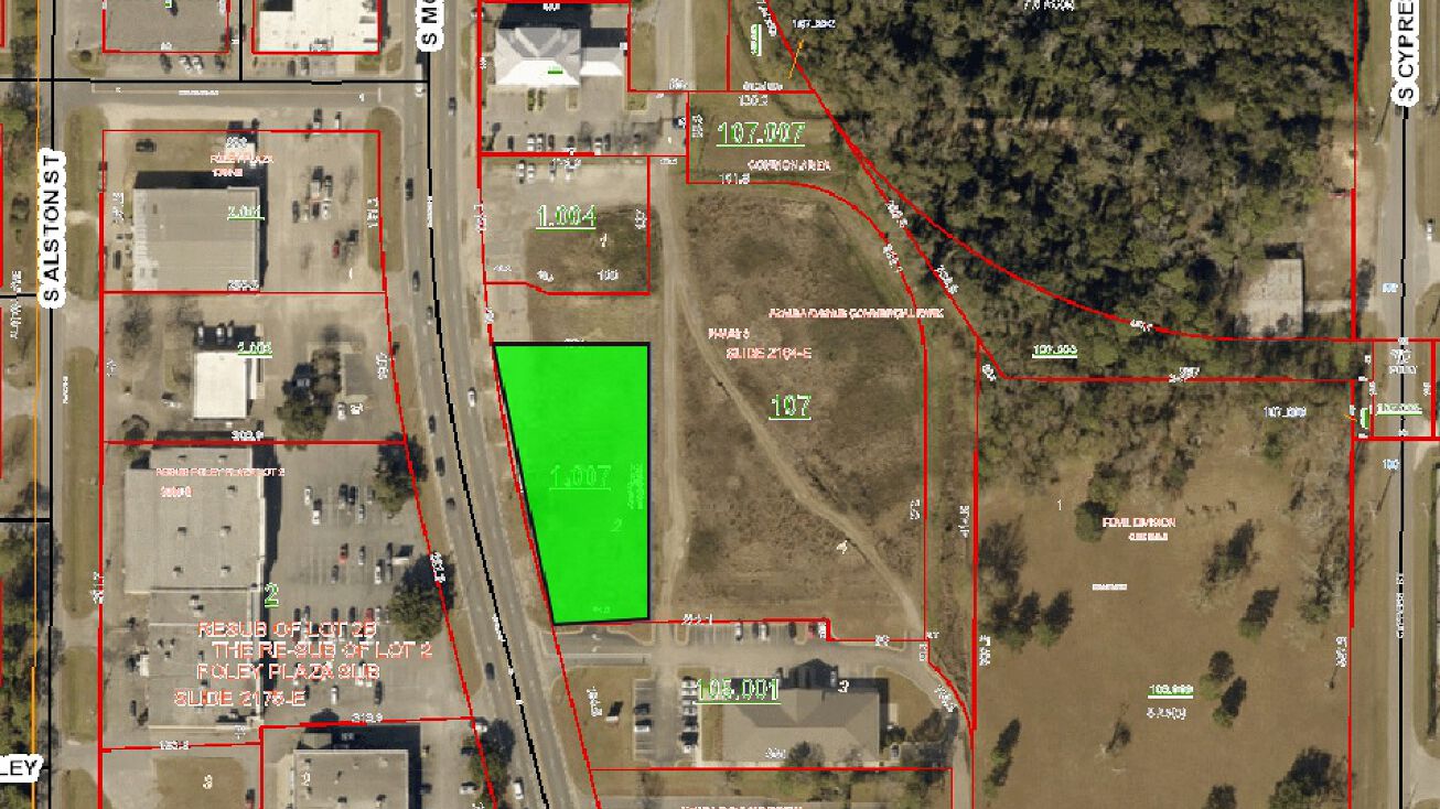 S McKenzie St, Foley, AL 36535