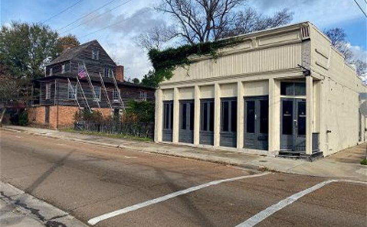 Pictures of Mixed Use property located at 613 Jefferson St, Natchez, MS 39120 for sales - image #1