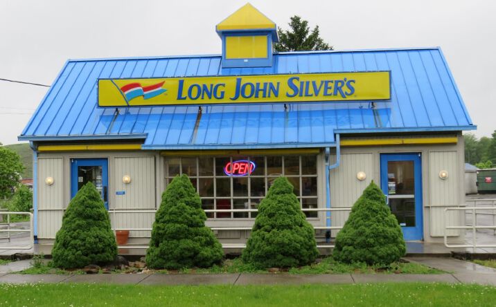 Pictures of Retail property located at 2151 E Fincastle Tpke, Tazewell, VA 24630 for comps - image #1