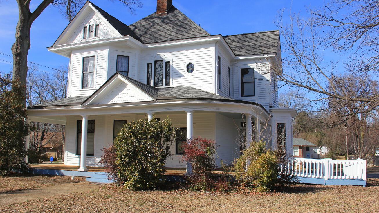 403 E Front St, Statesville, NC 28677