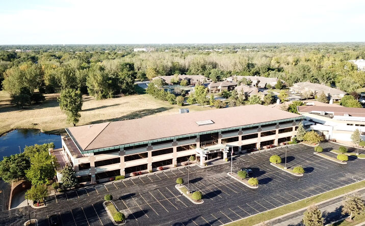 Pictures of Office property located at 800-1000 Royce Boulevard, Oakbrook Terrace, IL 60181 for sales - image #1