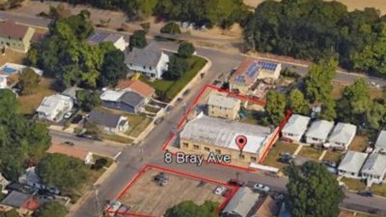 8 Bray Ave, Middletown Township, NJ 07748