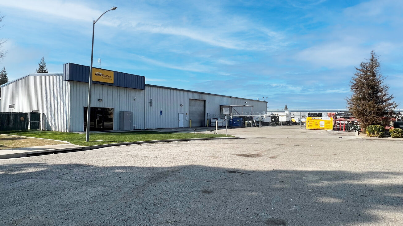 2130 & 2160 Saturn Ct, Bakersfield, CA 93308