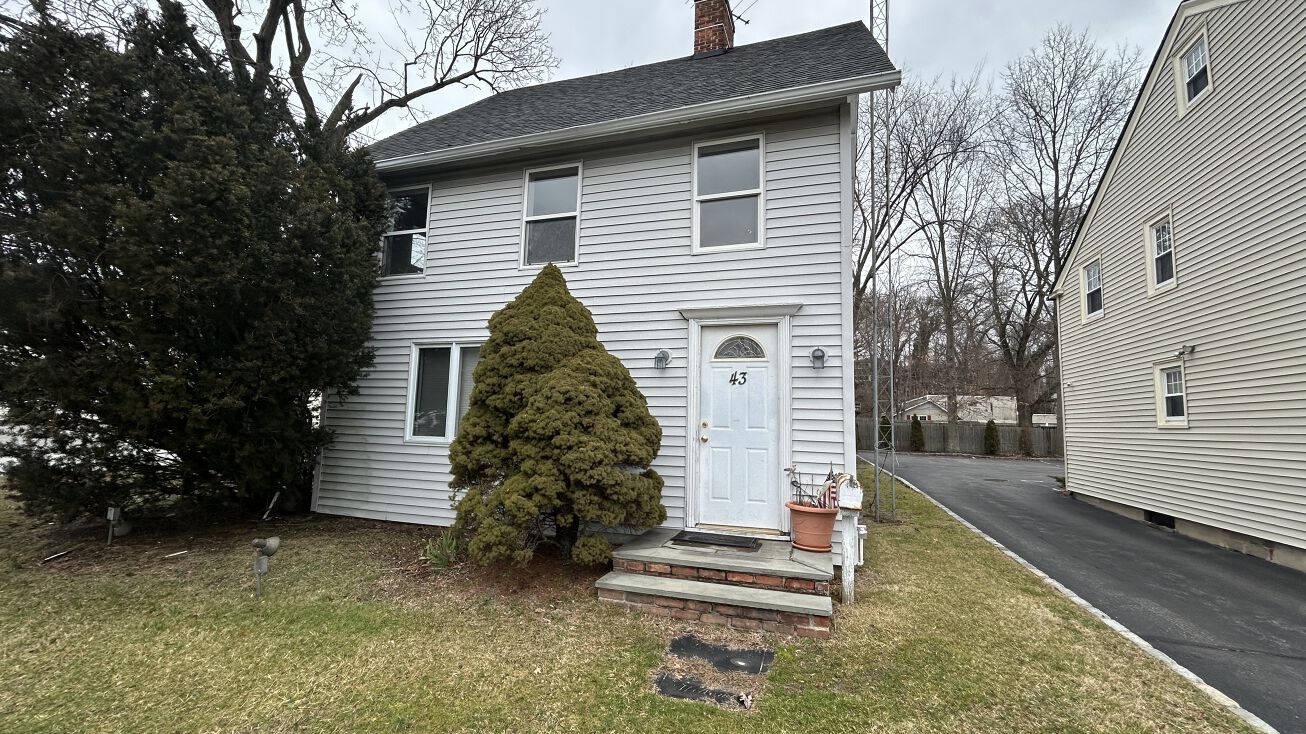 43 Landing Ave, Smithtown, NY 11787