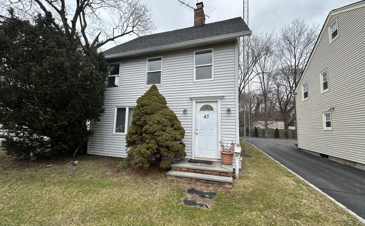 Pictures of Multifamily property located at 43 Landing Ave, Smithtown, NY 11787 for sales - image #1