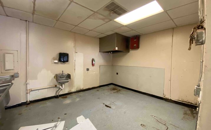 Pictures of Retail property located at 13807 P St, Omaha, NE 68137 for comps - image #1
