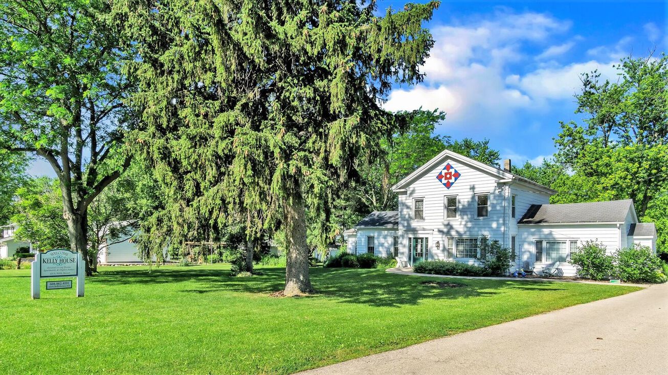 121 S 5th St, Evansville, WI 53536