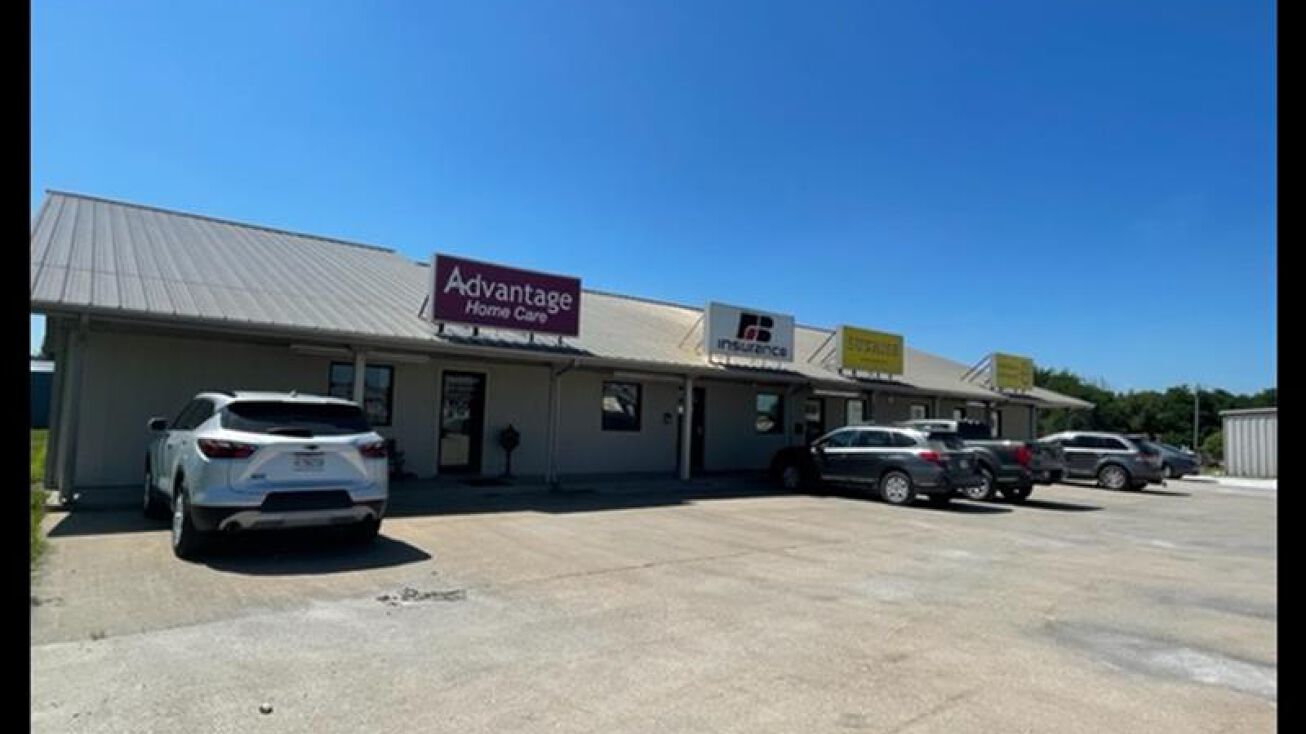 2005 Suite AD N Missouri St, Macon, MO 63552