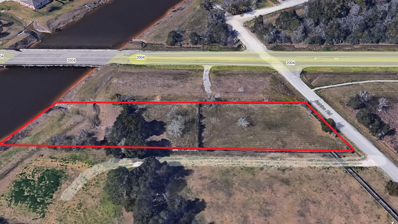 9001 Schiro Rd, Hitchcock, TX 77563