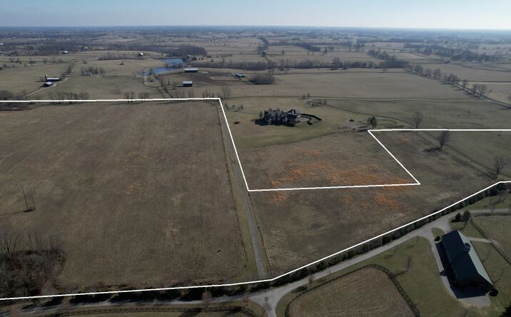 Pictures of Land property located at 912 Aiken Rd, Versailles, KY 40383 for comps - image #1
