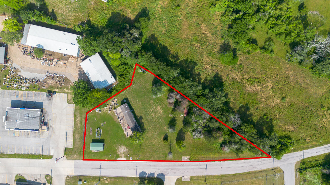 83 Westwood Ln, Brenham, TX 77833