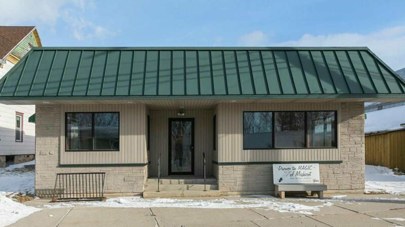 219 E Main St, Mishicot, WI 54228