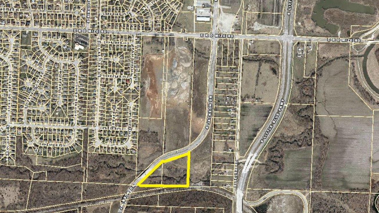 S Jackson Dr, Independence, MO 64057