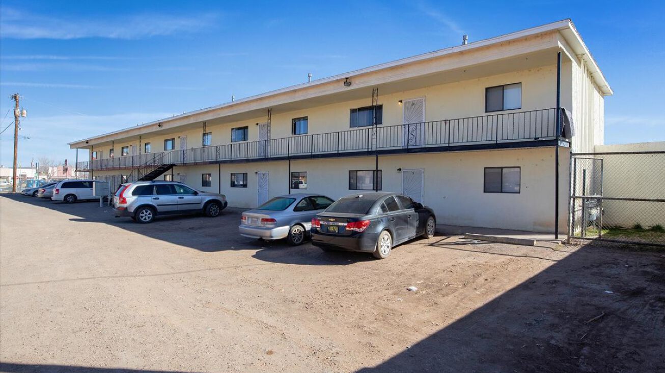118 S Main St, Belen, NM 87002