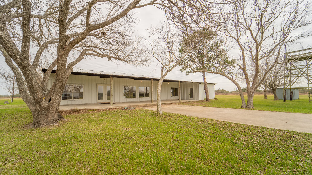 31 Wittnebert Rd, Seadrift, TX 77983