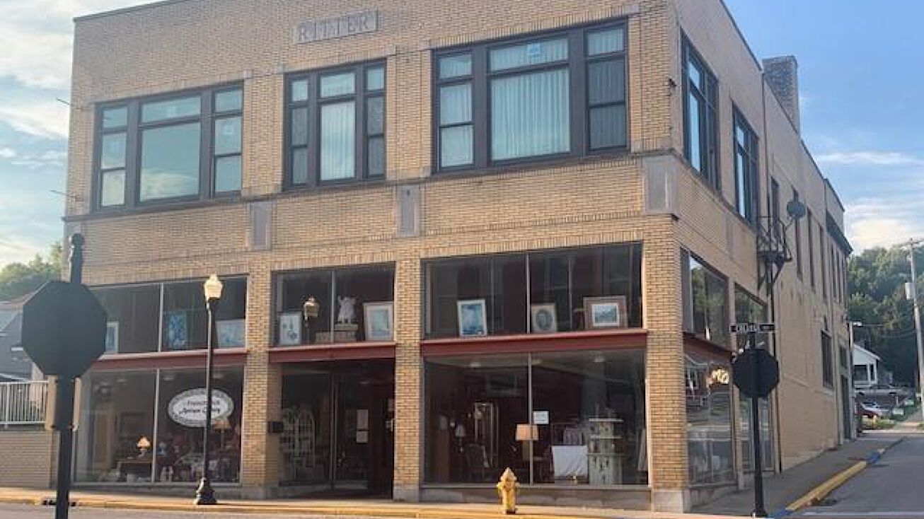 8647 W College St, French Lick, IN 47432