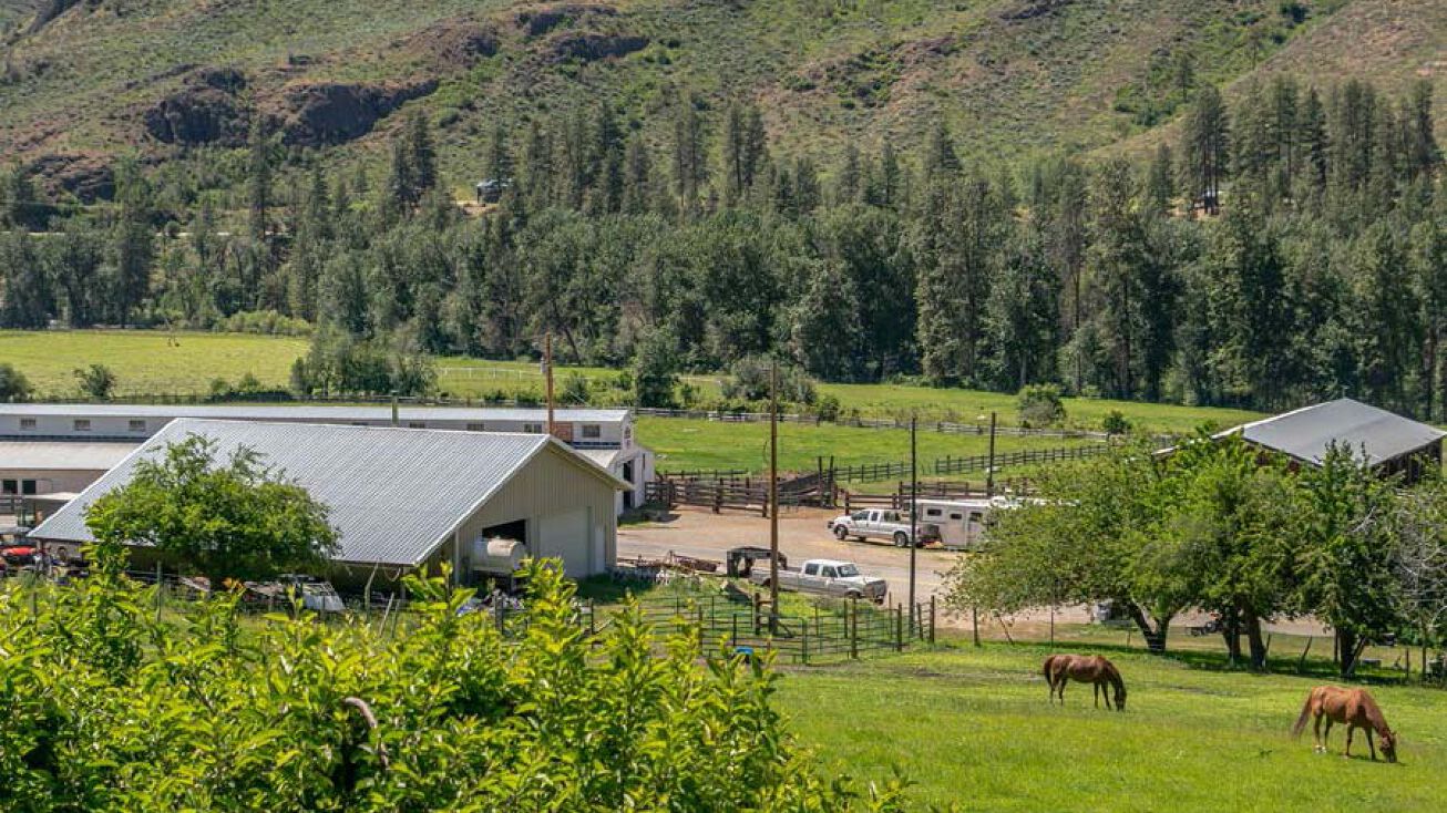 588 E Chewuch Rd, Winthrop, WA 98862