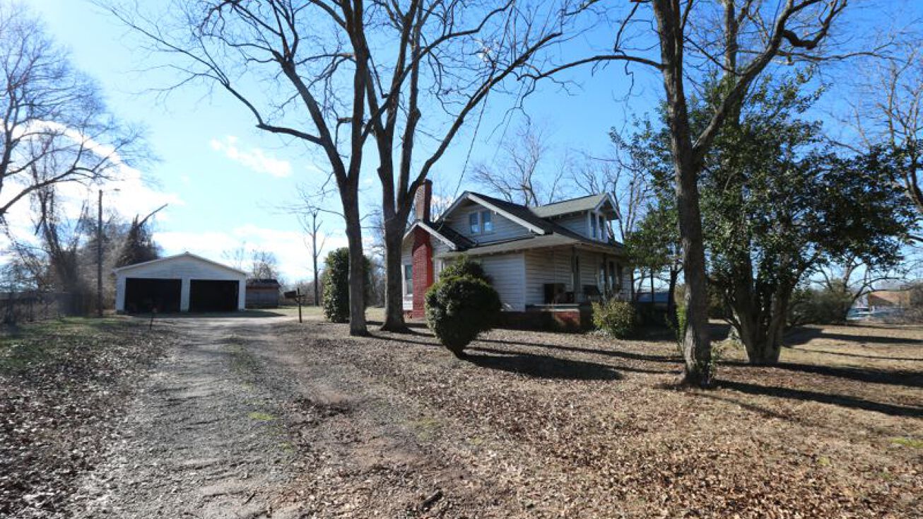 2331 Locust Hill Rd, Greer, SC 29651