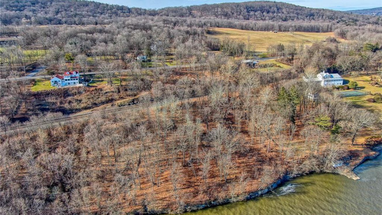 1859 Broadway/Route 9W, Esopus, NY 12429