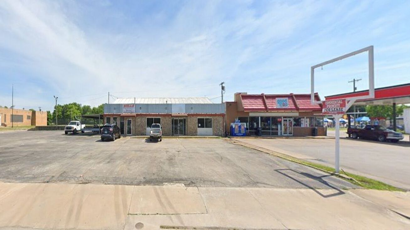 911 SW Frank Phillips Blvd, Bartlesville, OK 74003 Retail Property