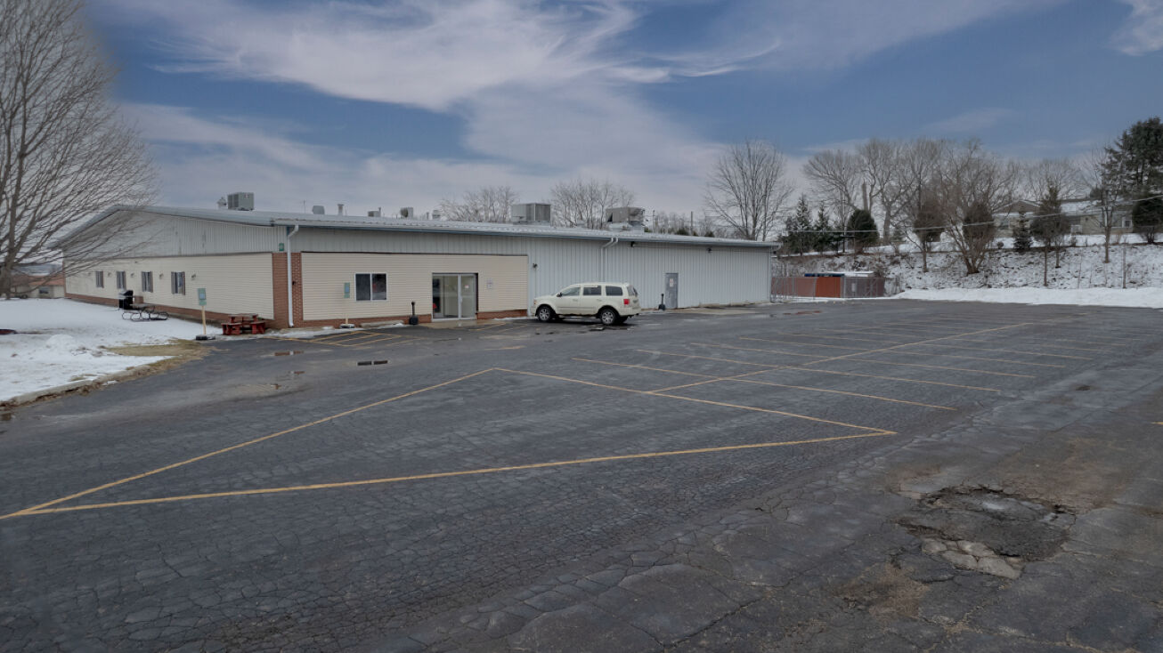 601 E South St, Freeport, IL 61032