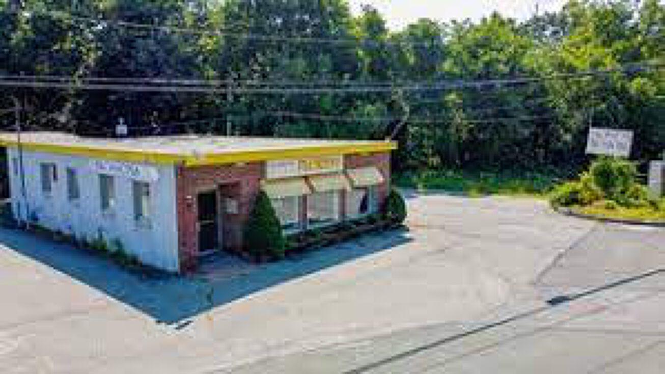 1 Farwell Rd, Tyngsborough, MA 01879