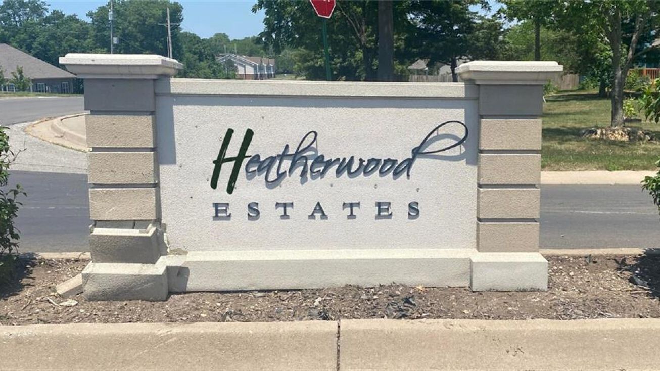 1213 Heatherwood Drive, Paola, KS 66071