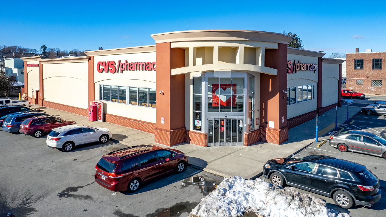 Broadway Ave, Lawrence, MA 01841