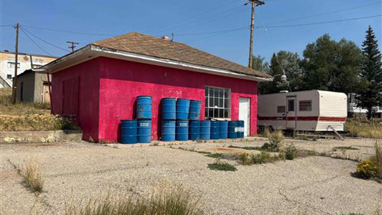 610 Front St, Hanna, WY 82327