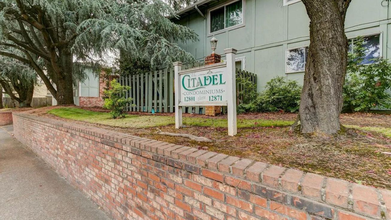 12851 SE Stark St, Portland, OR 97233