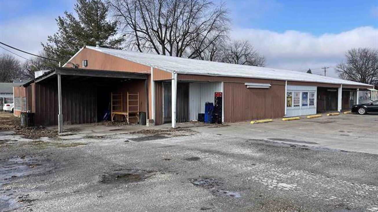 707 E Main St, La Harpe, IL 61450 Retail Property for Sale Grocery