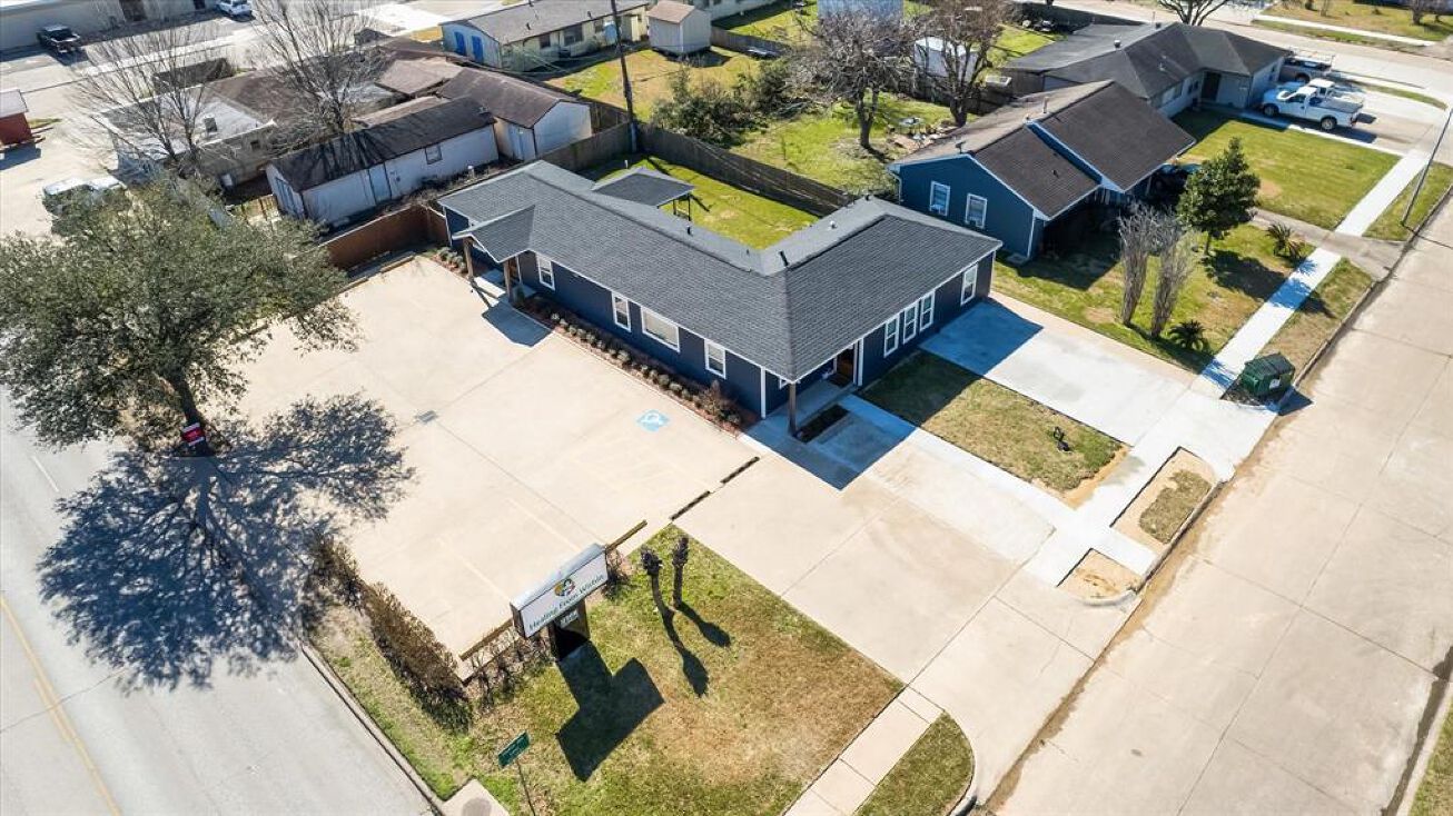 2208 Strawberry Rd, Pasadena, TX 77502