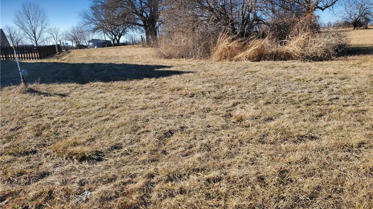 22614 Farm Road, Peculiar, MO 64078