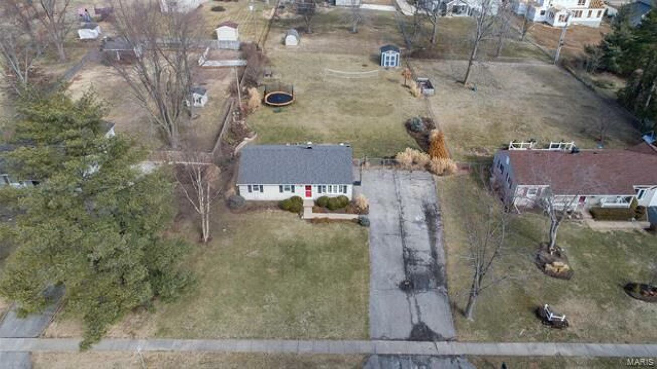 705 Joyce Ann Dr, Ballwin, MO 63021