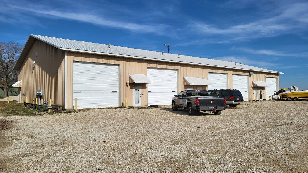 225 & 230 E. Lincoln Avenue, Leland, IL 60531 Industrial Property for Sale 225 & 230 E