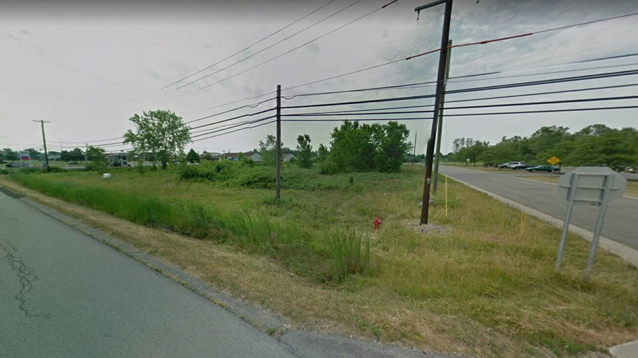 6410 Robinson Rd, Lockport, NY 14094