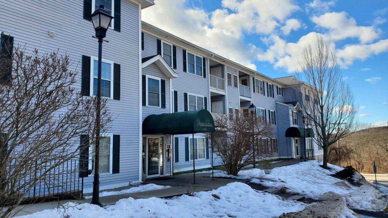 89 Eastern Ave, Manchester, NH 03104