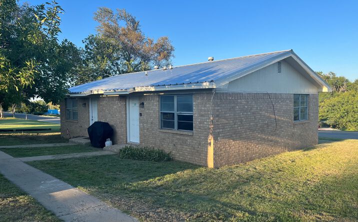 Pictures of Multifamily property located at 906 E Birch St, Canadian, TX 79014 for sales - image #1