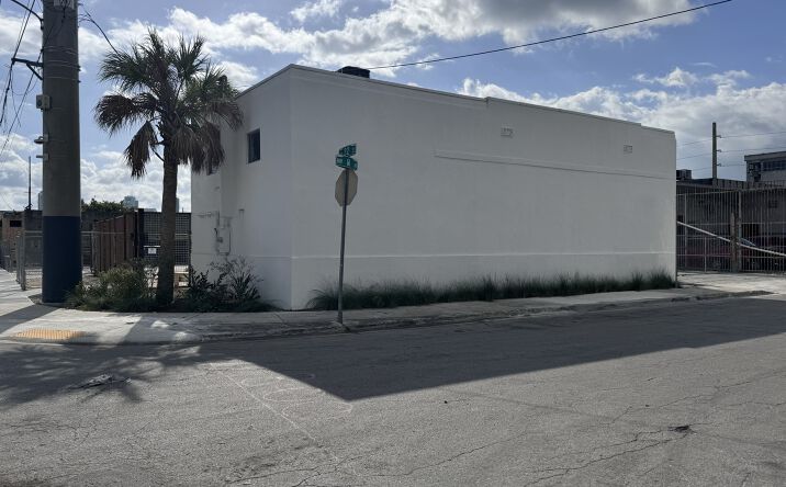 Pictures of Industrial property located at 790 NW 22nd St, Miami, FL 33127 for sales - image #1