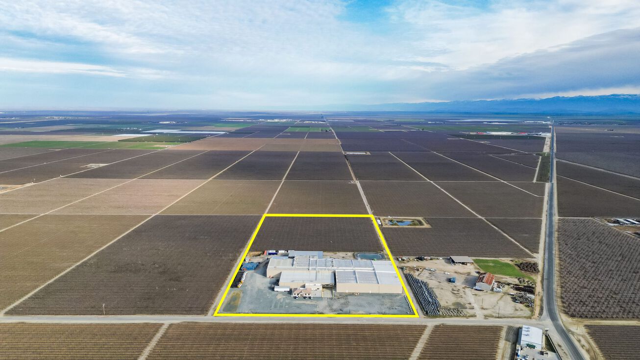 33398 Woollomes Ave, Delano, CA 93215