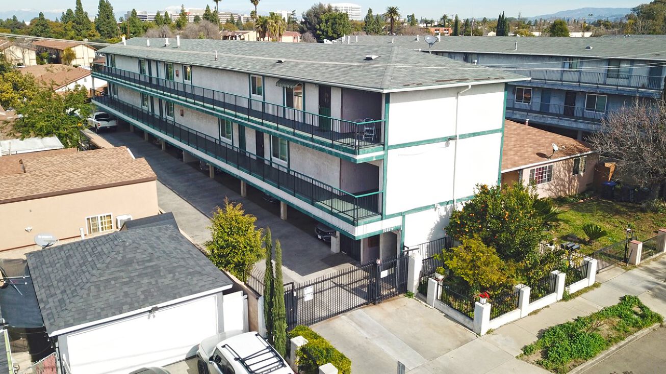 1041 W Richland Ave, Santa Ana, CA 92703