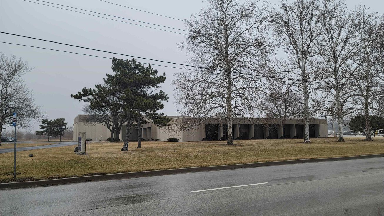 1035 Adlai Stevenson Drive, Springfield, IL 62703